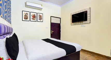HOTEL AKASH CONTINENTAL Room Type - Deluxe Room