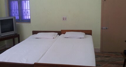 The Ponmurugan Lodge Room Type - AC Double bed room