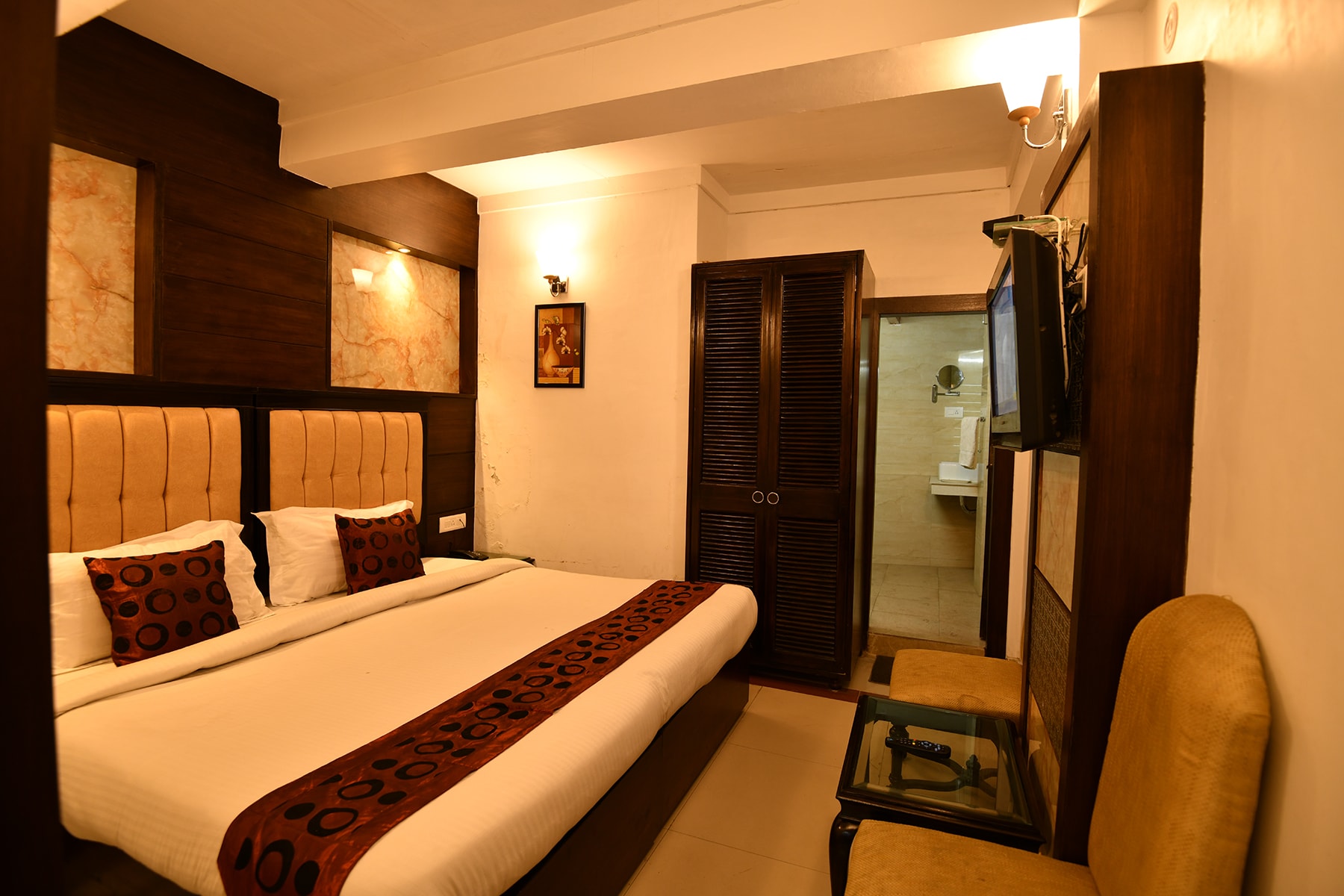 Hotel Mount N Lake (10 min walk from mall road) - Tap to explore photos