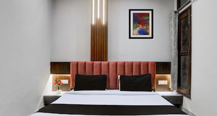 Collection O by OYO Railway Station Road Near Clock Tower Room Type - Super Deluxe Room Collection O by OYO Railway Station Road Near Clock Tower Room Type - Super Deluxe Room