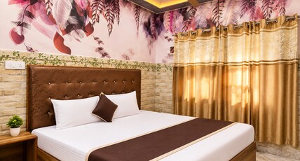 Jindal B&B 2 min walk to Golden Temple Room Type - Deluxe Room Jindal B&B 2 min walk to Golden Temple Room Type - Deluxe Room