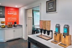 Hampton Inn by Hilton Hartford/Airport