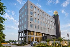 HOTEL THE GRAND EMERALD