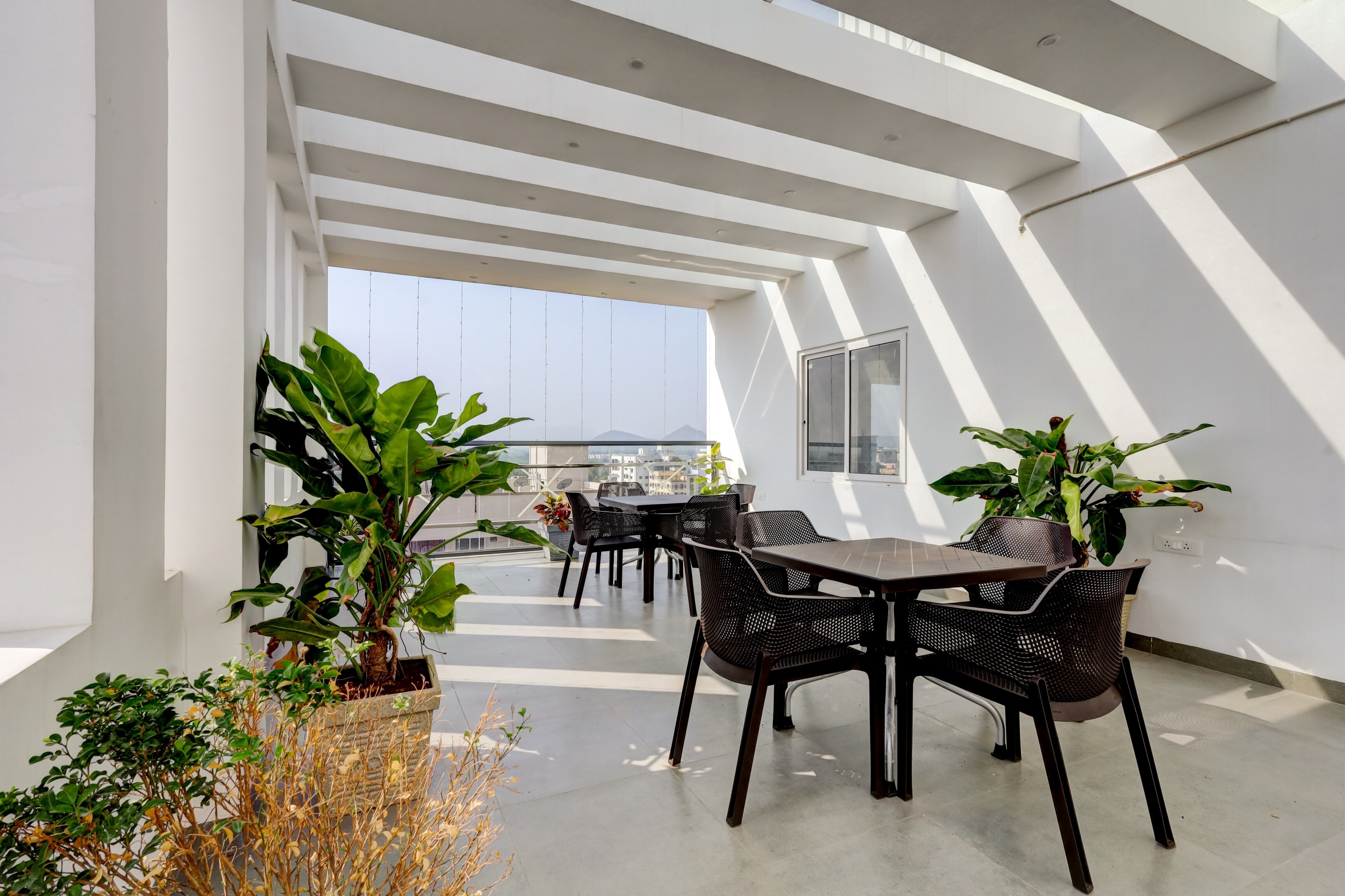 Hotel O SAI GRAND LUXURY ROOMS - Tap to explore photos
