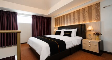 Collection O Near Tanjung Batu Formerly 4orty Inn Room Type - Executive Suite