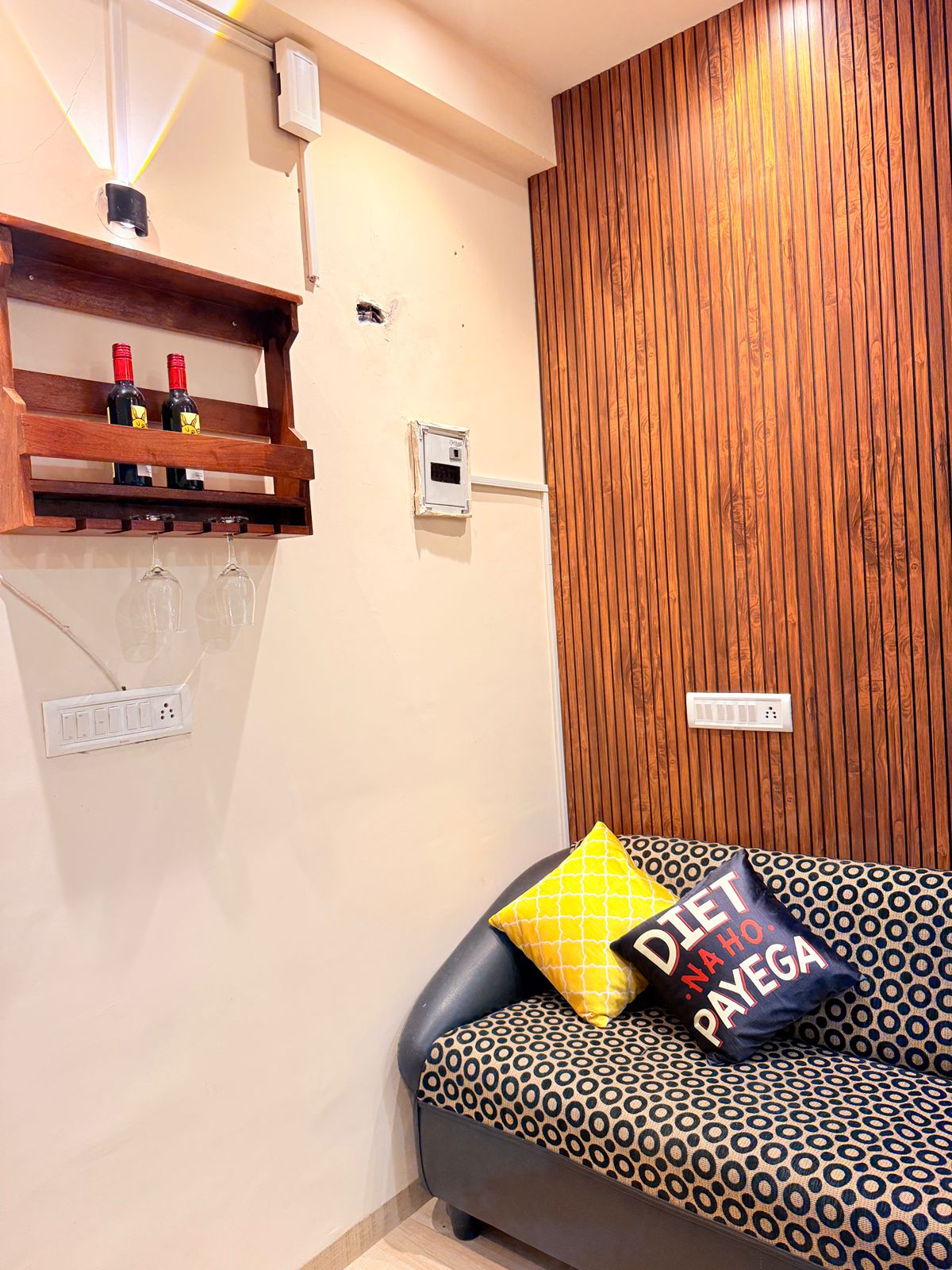 Luxury Jacuzzi Studio By Cayetana | Near Airport - Tap to explore photos