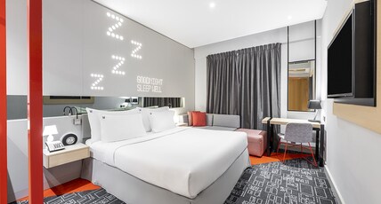 Studio M Arabian Plaza Hotel & Hotel Apartments Room Type - Urban King Room - Pool View with Complimentary Shuttle Service