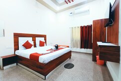 Rooms of Hotel Shree Venktesh Nilayam 300 m from Ram Janam Bhumi