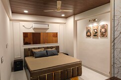 unique by erth stays