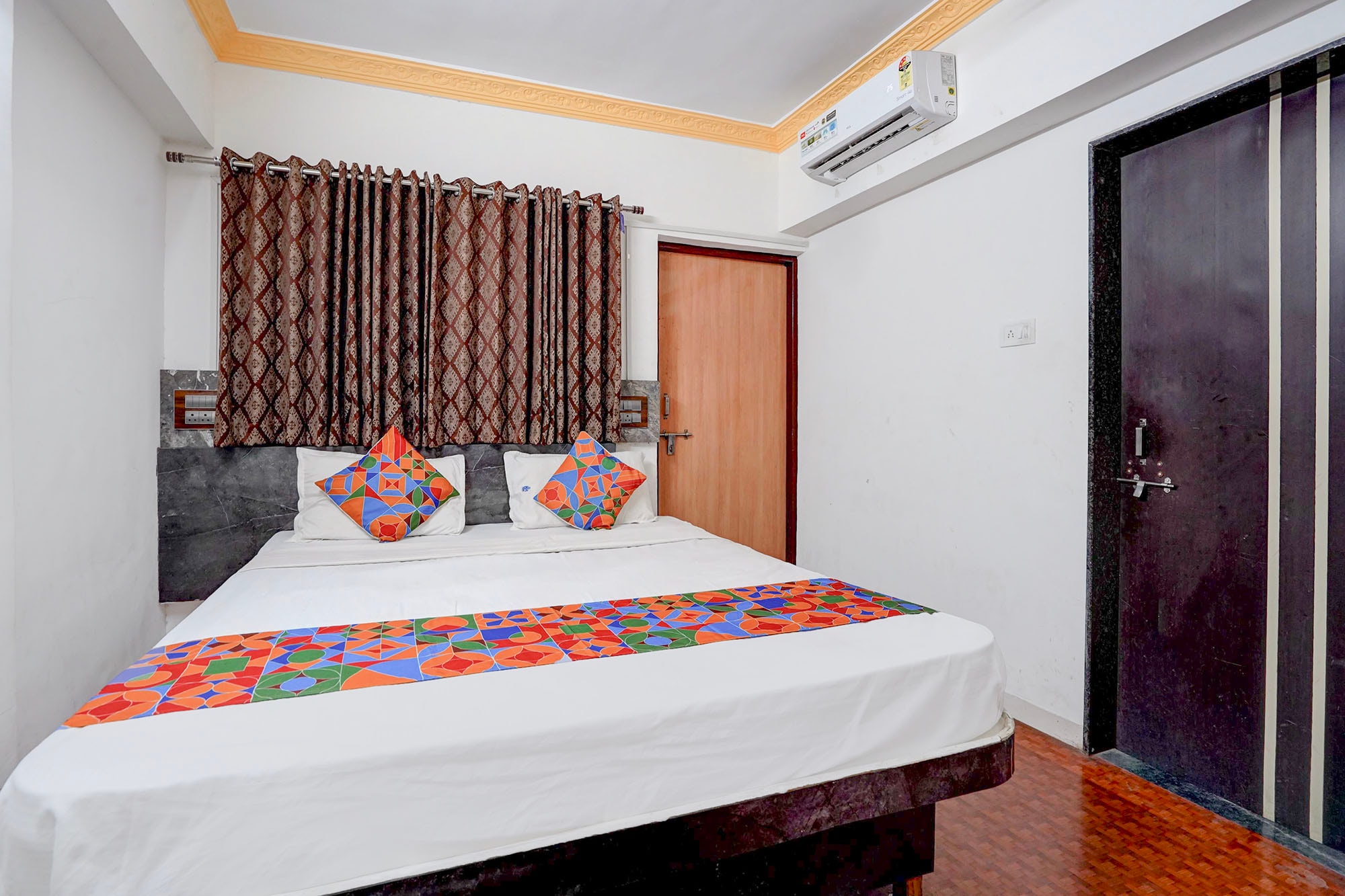 FabHotel Raj - Tap to explore photos
