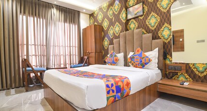 FabHotel New Saurabh Inn, Bengali Square Room Type - Suite Room