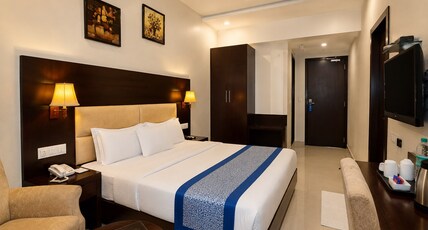 Hotel Sai Jashan Shirdi - Where blessings & comfort meet Room Type - Sai Divine (Super Deluxe Room) Complimentary Shuttle Pick Up & Drop To Sai Baba Temple (Gate -3)