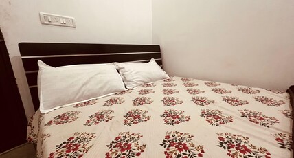 Hari PG House| A Premium Budget Stay Room Type - Dulux AC Room