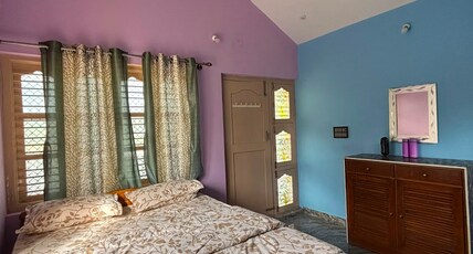 V Square Homestay. Room Type - Standard Room