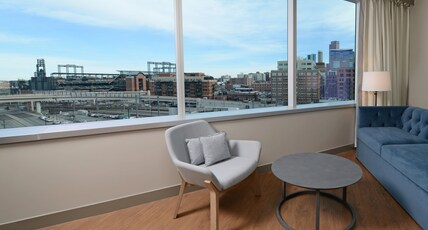 Hotel Indigo Denver Downtown Room Type - 1 King 1 Bdrm Ste Comm Access Roll Shwr