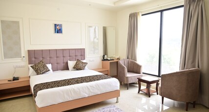 99MILESTONEE HOTEL SIRSA Room Type - Suite Room With Bathtub
