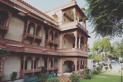 HOTEL NAVRANG