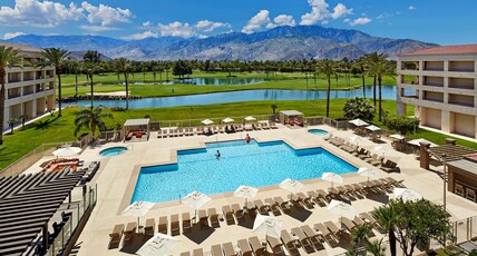 DoubleTree by Hilton Hotel Golf Resort Palm Springs Room Type - 1 KING POOL MOUNTAIN VIEW
