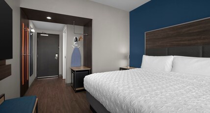 Tru by Hilton Jackson, TN Room Type - 1 KING BED