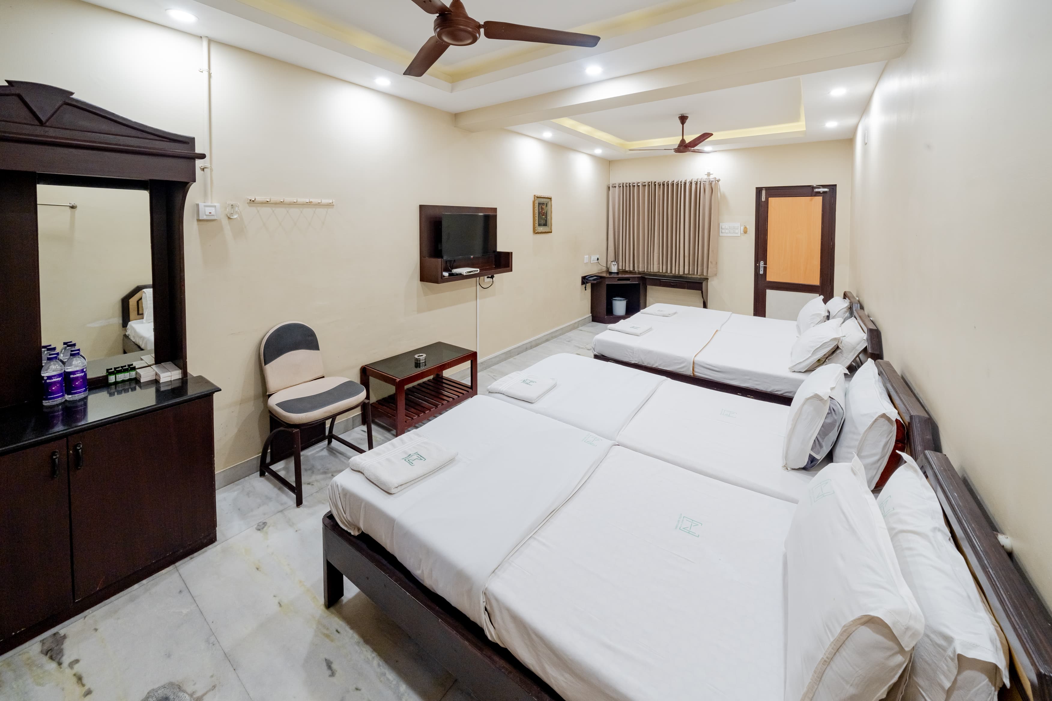 Hotel National Tourist Home - Tap to explore photos