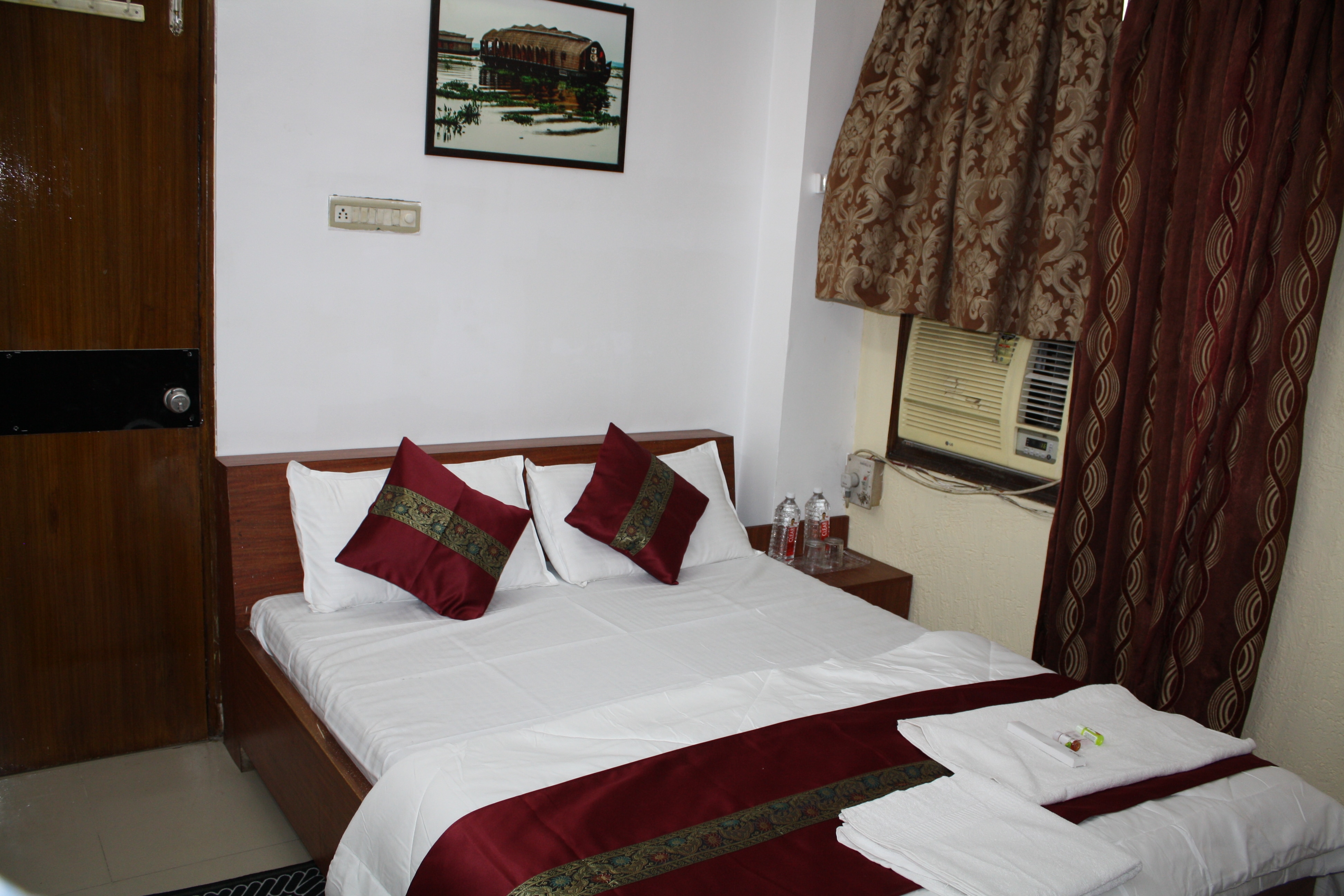 Iyer's BNB - Tap to explore photos