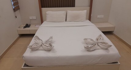 Sadwin Executive Hotel Room Type - Double Bed AC Room