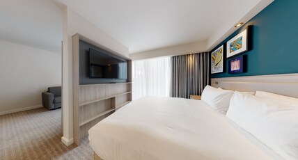 Hampton by Hilton Manchester Northern Quarter Room Type - QUEEN PREM ROOM W  LA