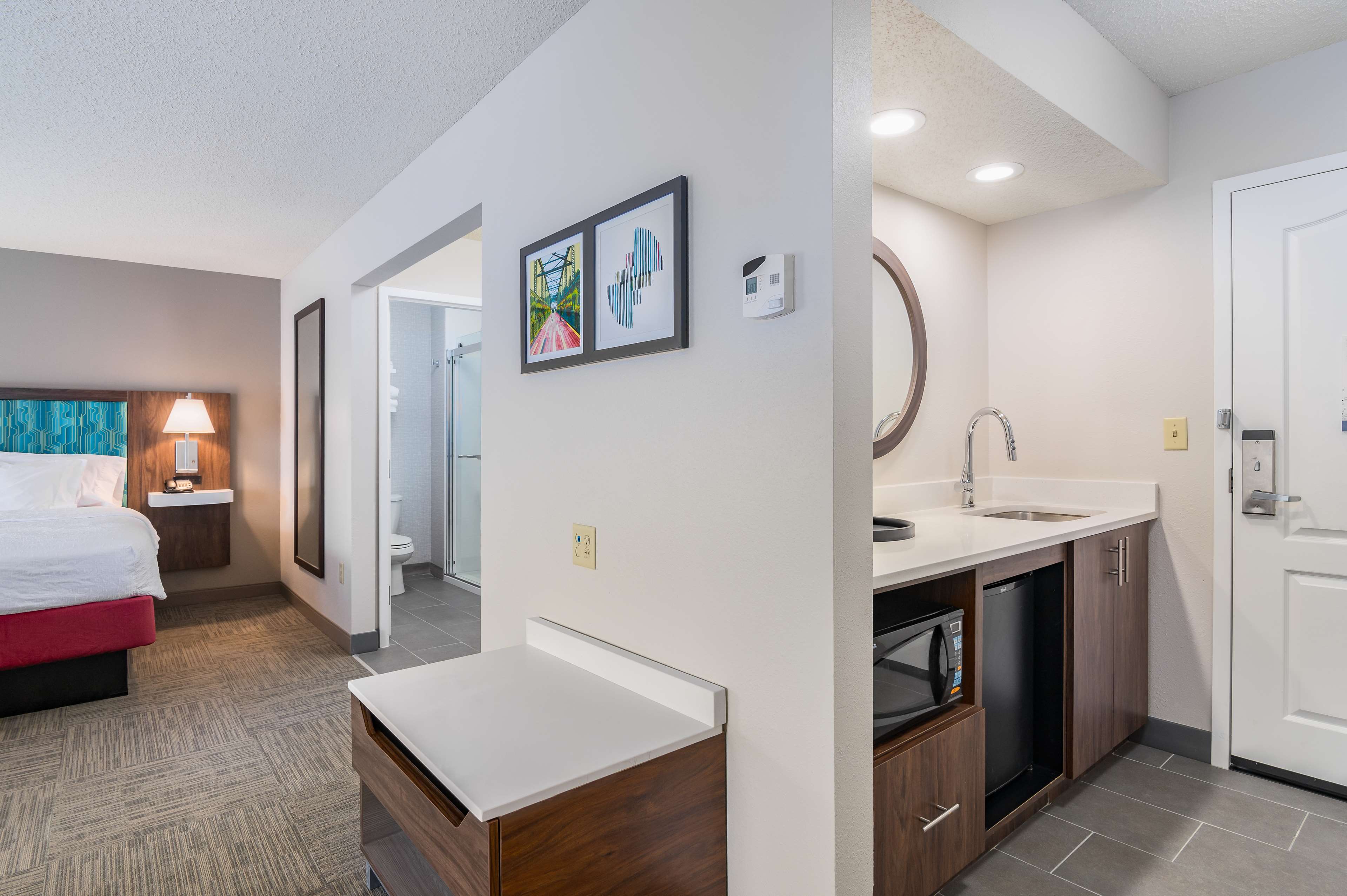 Hampton Inn & Suites Hartford-Manchester, CT - Tap to explore photos