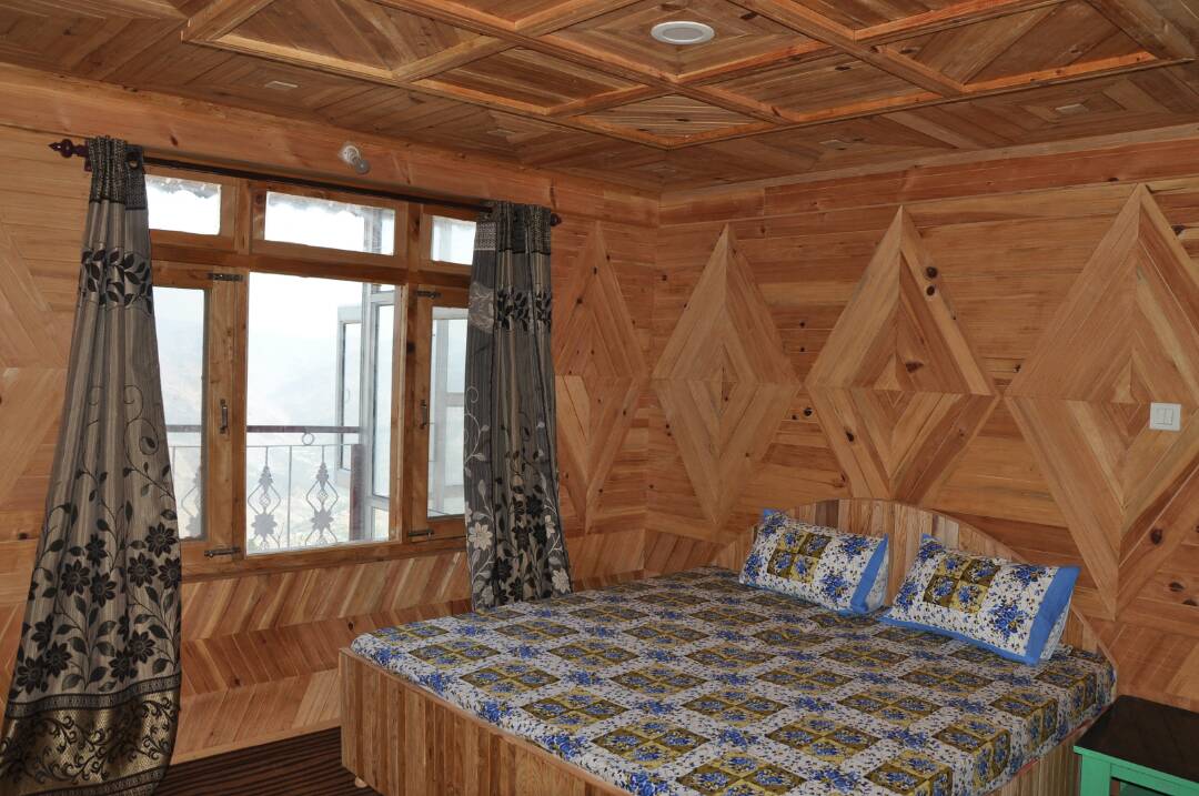 Snowline View Homestay | Rooms & Caretaker - Tap to explore photos