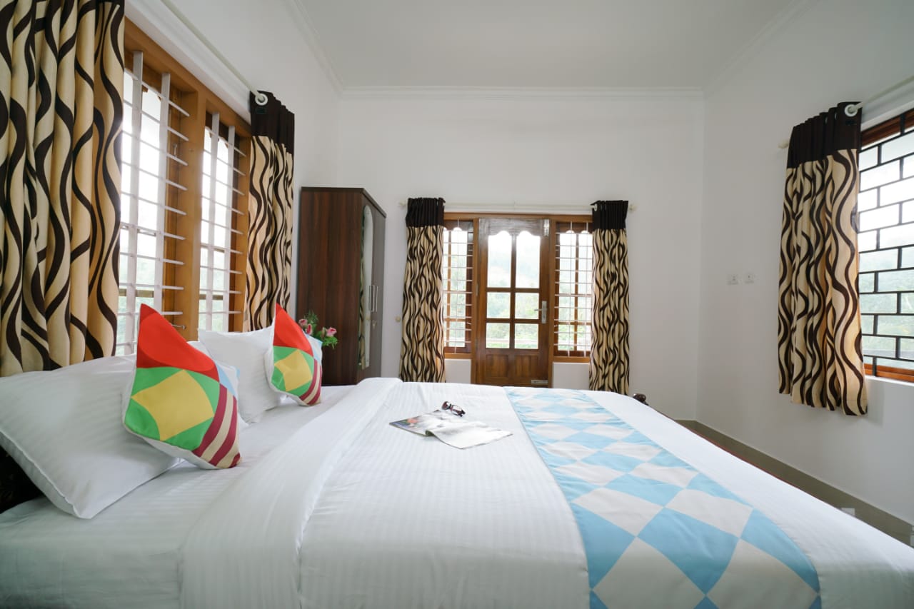 White Snow 4 BHK Cottage - Tap to explore photos