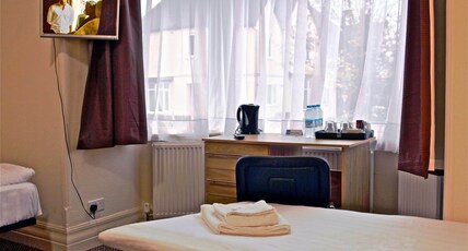 Central Hotel Golders Green Room Type - Standard Double Room Central Hotel Golders Green Room Type - Standard Double Room