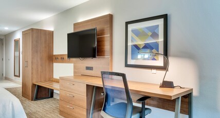 Holiday Inn Express Hotel & Suites Lake Elsinore Room Type - 2 Queen Suite Sofa Bed