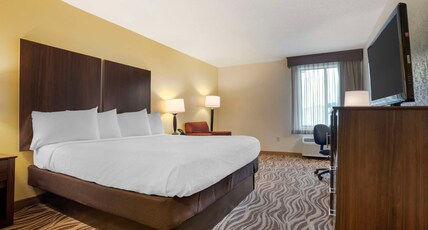 Best Western Plus Oak Mountain Inn Room Type - 1 King Bed, Non-Smoking, High Speed Internet Access, Microwave And Refrigerator, Coffee Maker, Iron Best Western Plus Oak Mountain Inn Room Type - 1 King Bed, Non-Smoking, High Speed Internet Access, Microwave And Refrigerator, Coffee Maker, Iron