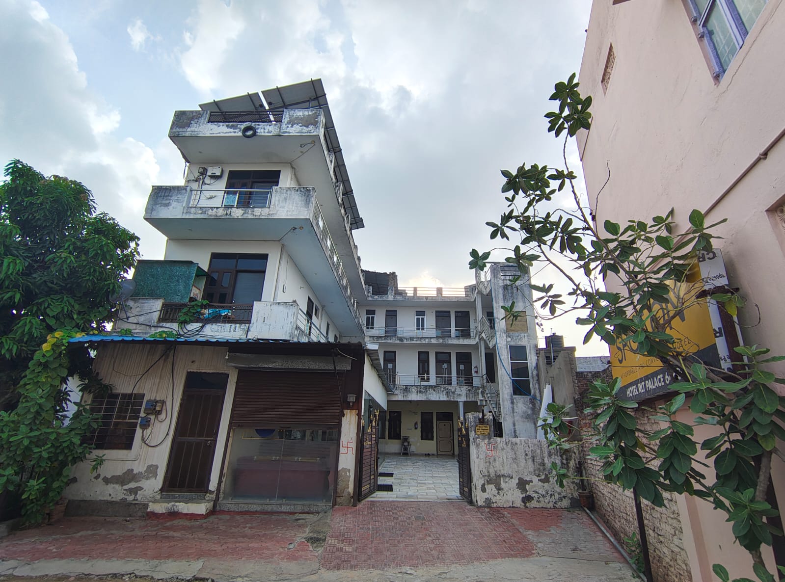 Hotel RLT PALACE - Tap to explore photos