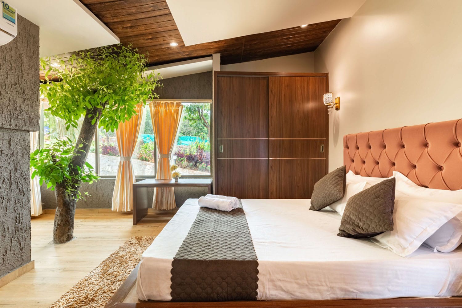 Lake Panorama 7bhk with private pool Pawna Lake Lonavala By The Explorer Stays - Tap to explore photos