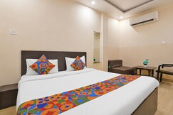 Fahotel Rudransh Residency-1Km from Kashi Vishwanath Temple