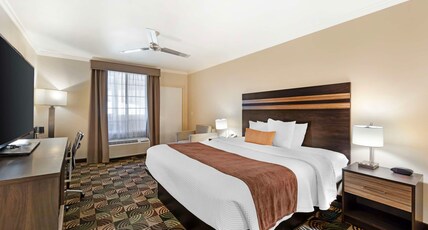 Best Western Plus Country Park Hotel Room Type - 1 King Bed, Non-Smoking, Microwave And Refrigerator, 42 Inch Lcd Television, High Speed Internet Acc Best Western Plus Country Park Hotel Room Type - 1 King Bed, Non-Smoking, Microwave And Refrigerator, 42 Inch Lcd Television, High Speed Internet Acc