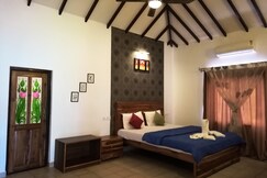 Villa De Royale |  Pool & Rooms with Wi-Fi