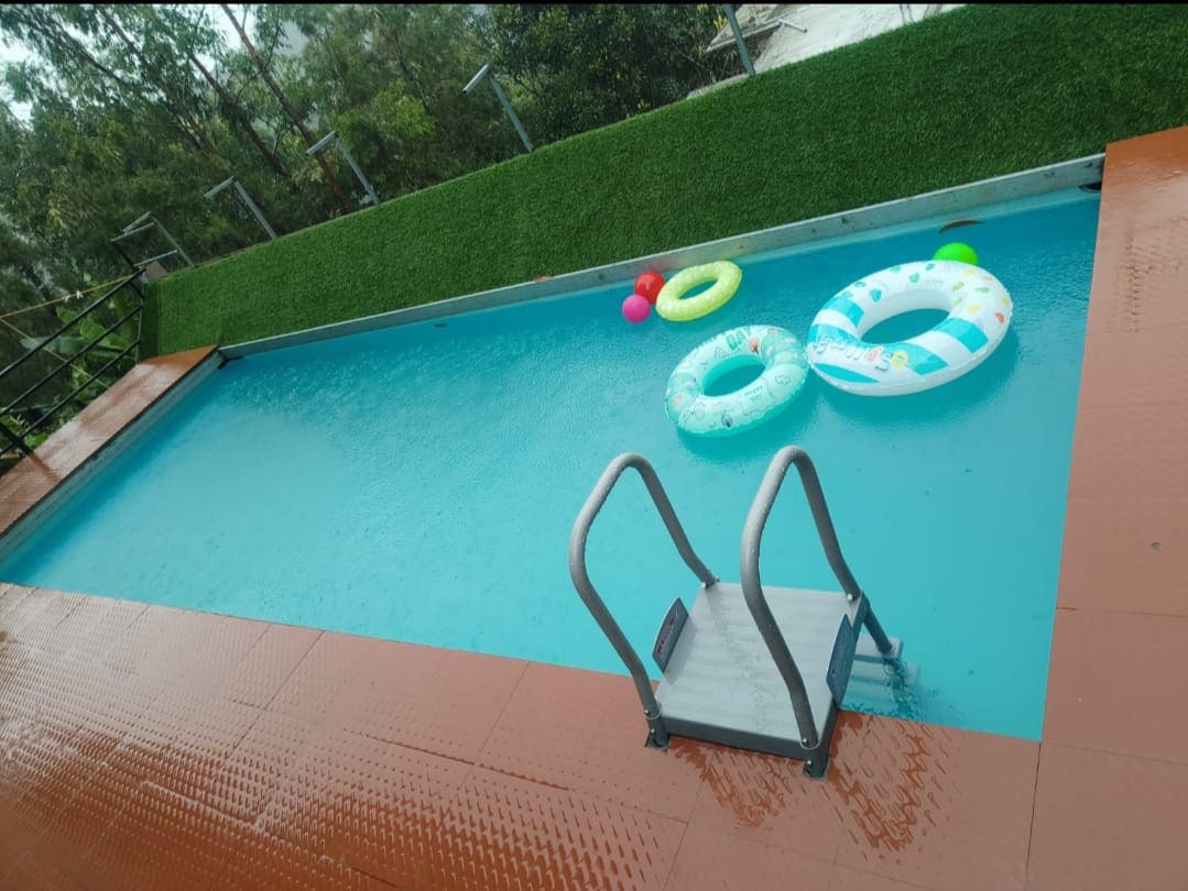 Half moon pool villa - Tap to explore photos
