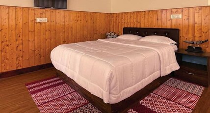 Russell Homestay || Free parking  Room Type - 101- Spacious room with balcony