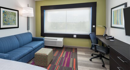 Holiday Inn Express & Suites Bryan Room Type - 1 Bedroom Queen Suite Communications Accessible Tub