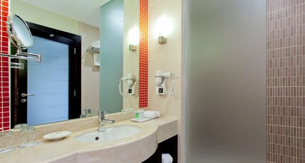 Radisson Hotel Al Khobar Room Type - Superior Room
