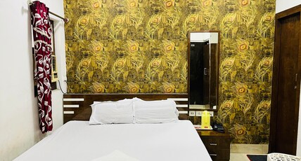 Hotel Airlines Room Type - Deluxe Double Room