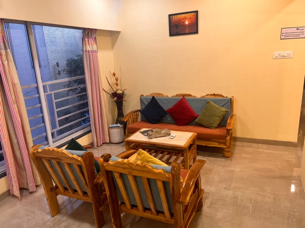 Pinakii Comfort Stay Vile Parle Near Airport - Tap to explore photos