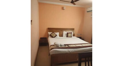 FabHotel Lloyd's Inn I Room Type - Deluxe Room