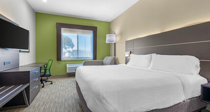 Holiday Inn Express Hotel & Suites Fairfield - North, an IHG Hotel Room Type - 1 King Standard  Mobil Access Roll Shwr