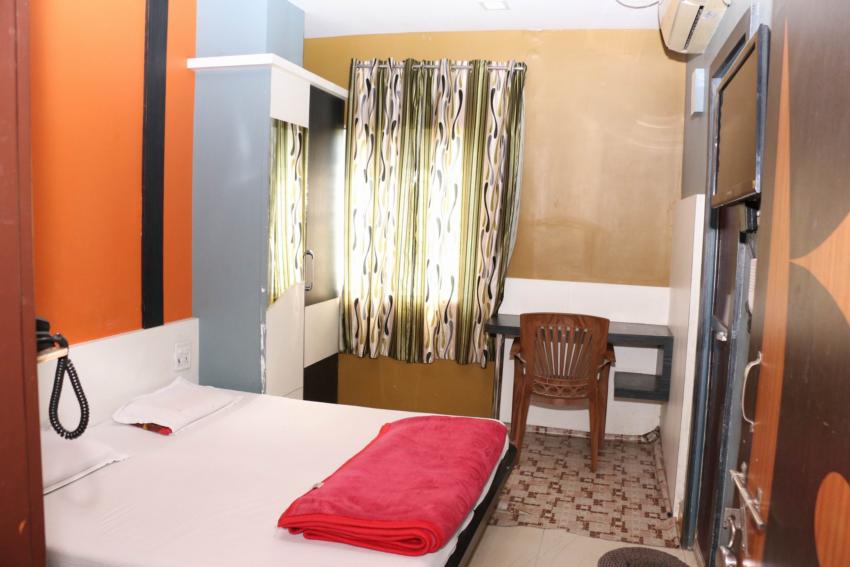 Hotel Shri Radhekrishna,Omkareshwar - Tap to explore photos