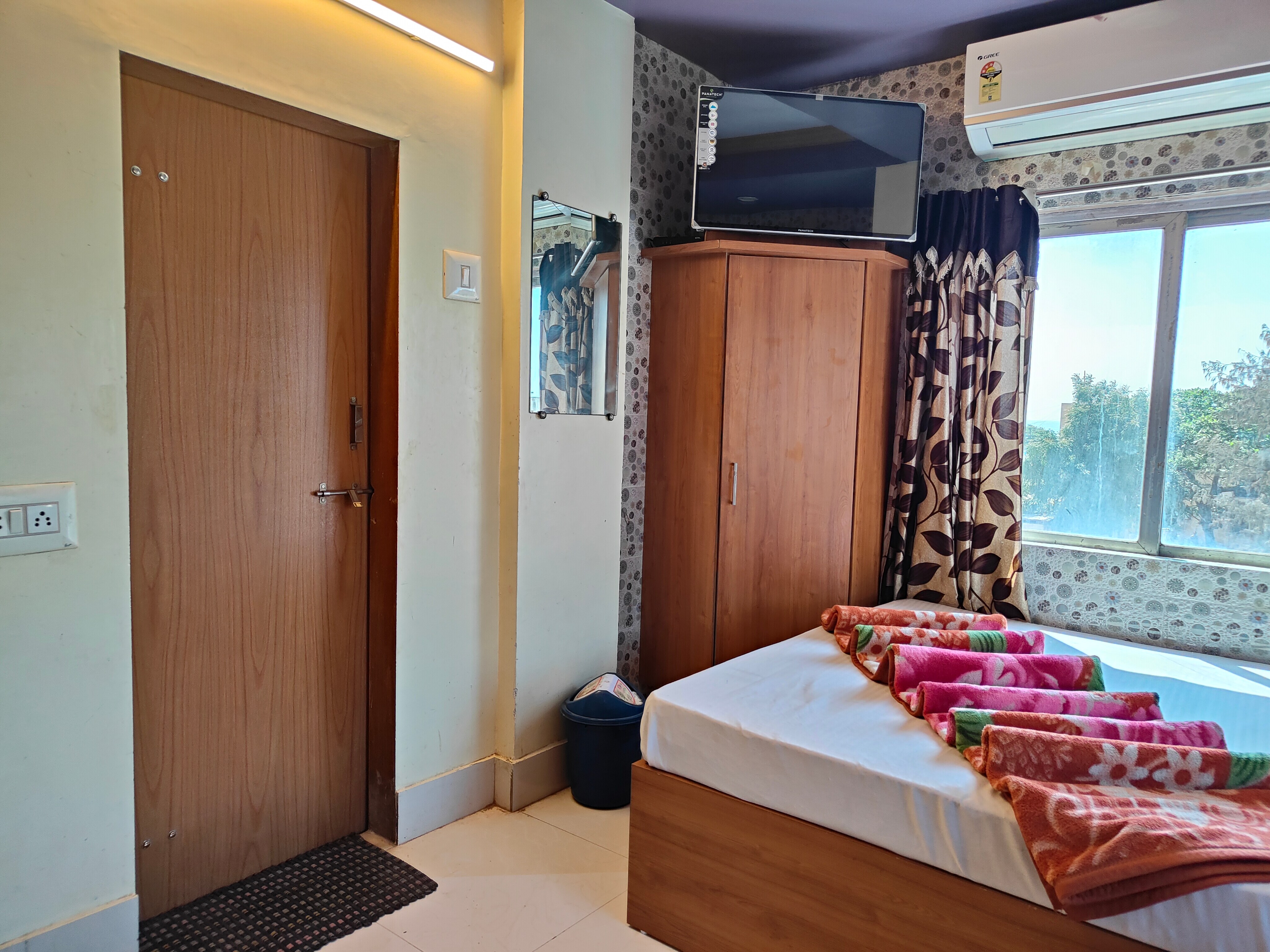 Hotel Avadh - Tap to explore photos