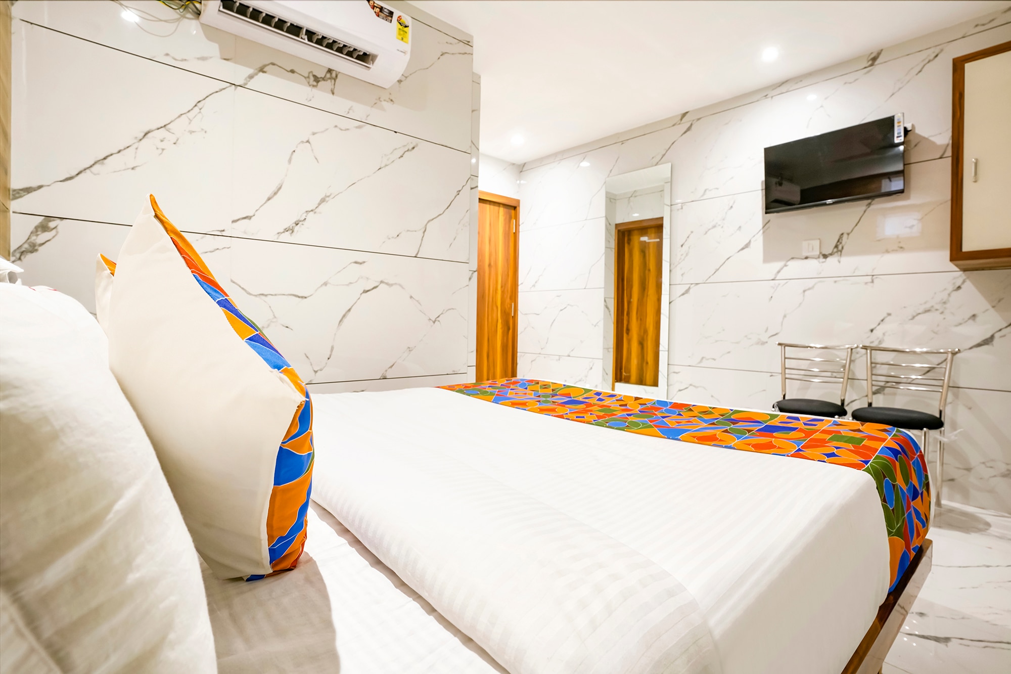 FabHotel Shubham Inn - Nr. Jain Mandir, Bhandup West - Tap to explore photos