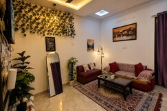 Cozy Modern 2BHK YASHOBHUMI AIRPORT MAX MANIPAL
